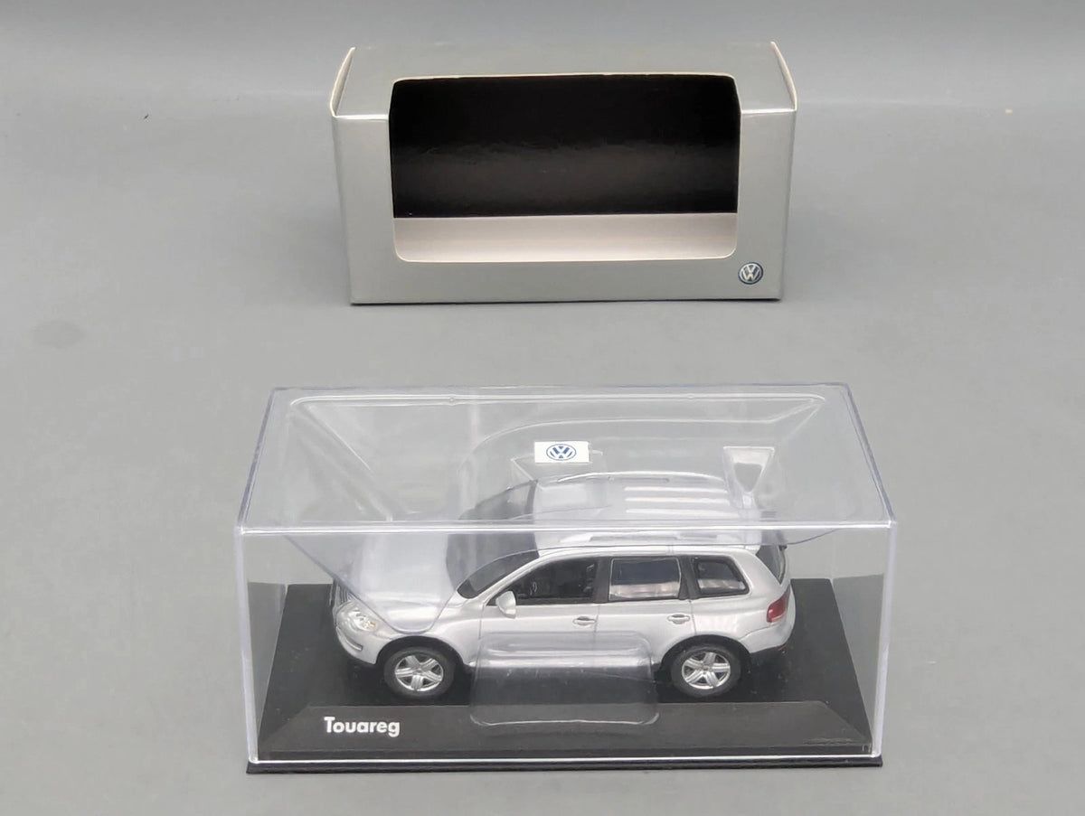Modellautos 1:43 Minichamps Volkswagen VW Touareg Silber Metallic mit Dealer OVP
