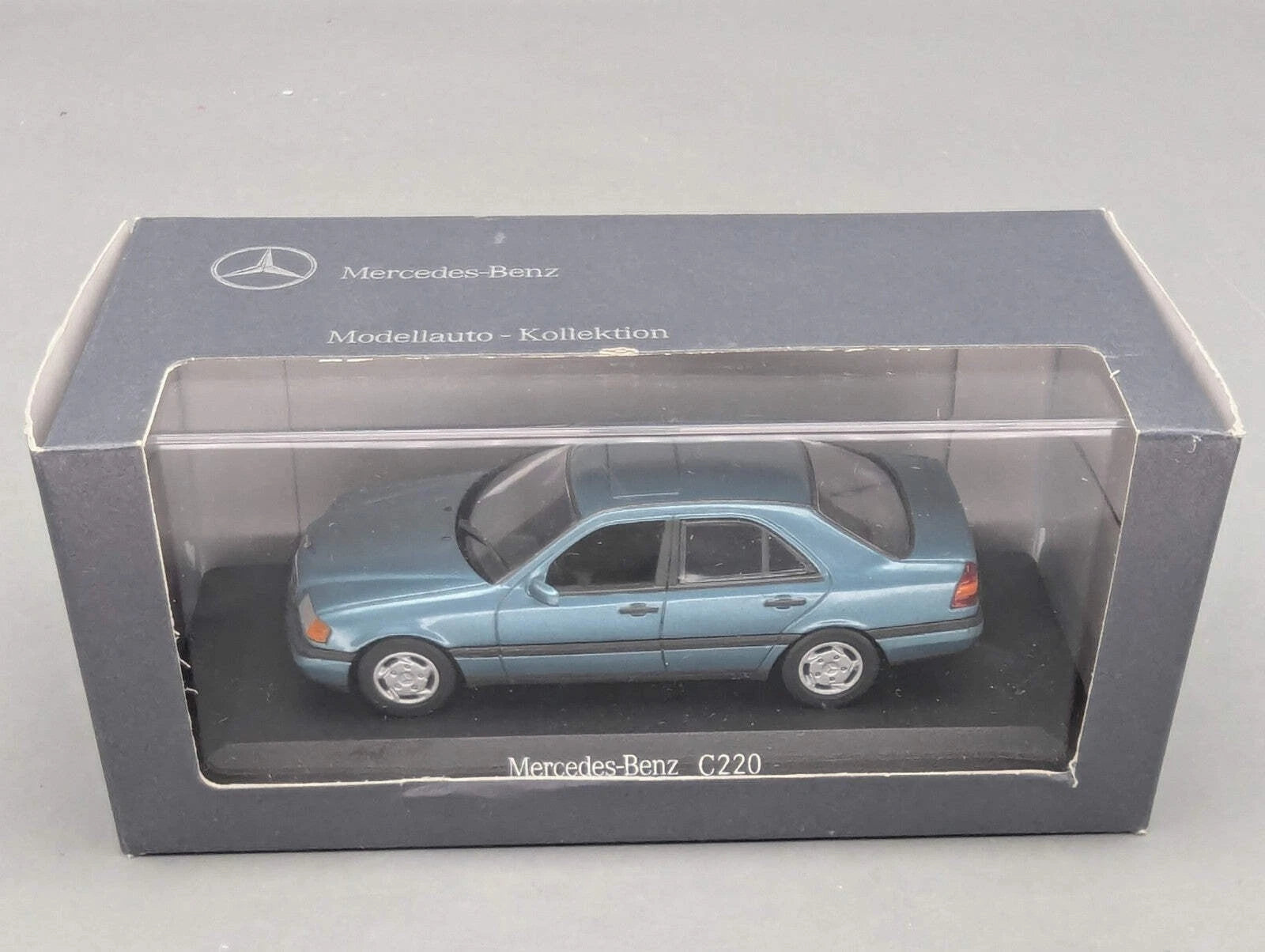 Modellautos 1:43 Minichamps Mercedes Benz C220 Hellblau Metallic mit Dealer OVP