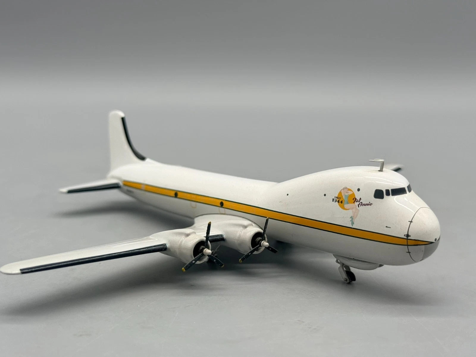 Modellflugzeug 1:200 Phoenix Models Aviation Traders ATL-98 Carvair mit OVP