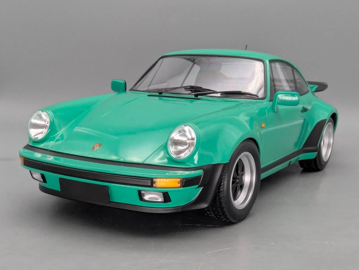 Modellautos 1:12 Minichamps Porsche 911 Turbo 1977 Grün mit OVP