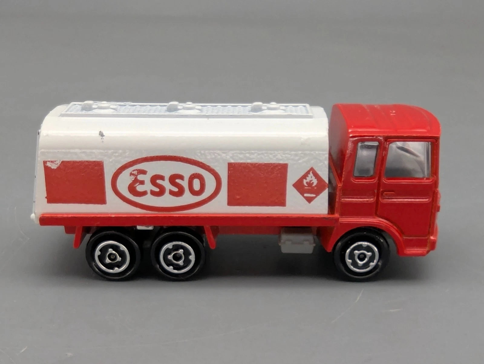 LKW Modell 1:100 Majorette 245 DAF Citerne Esso Tankwagen mit Vitrine