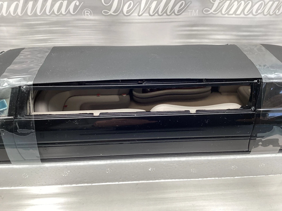 Modellautos 1:18 Sun Star Cadillac De Ville Limousine 2004 Black mit OVP
