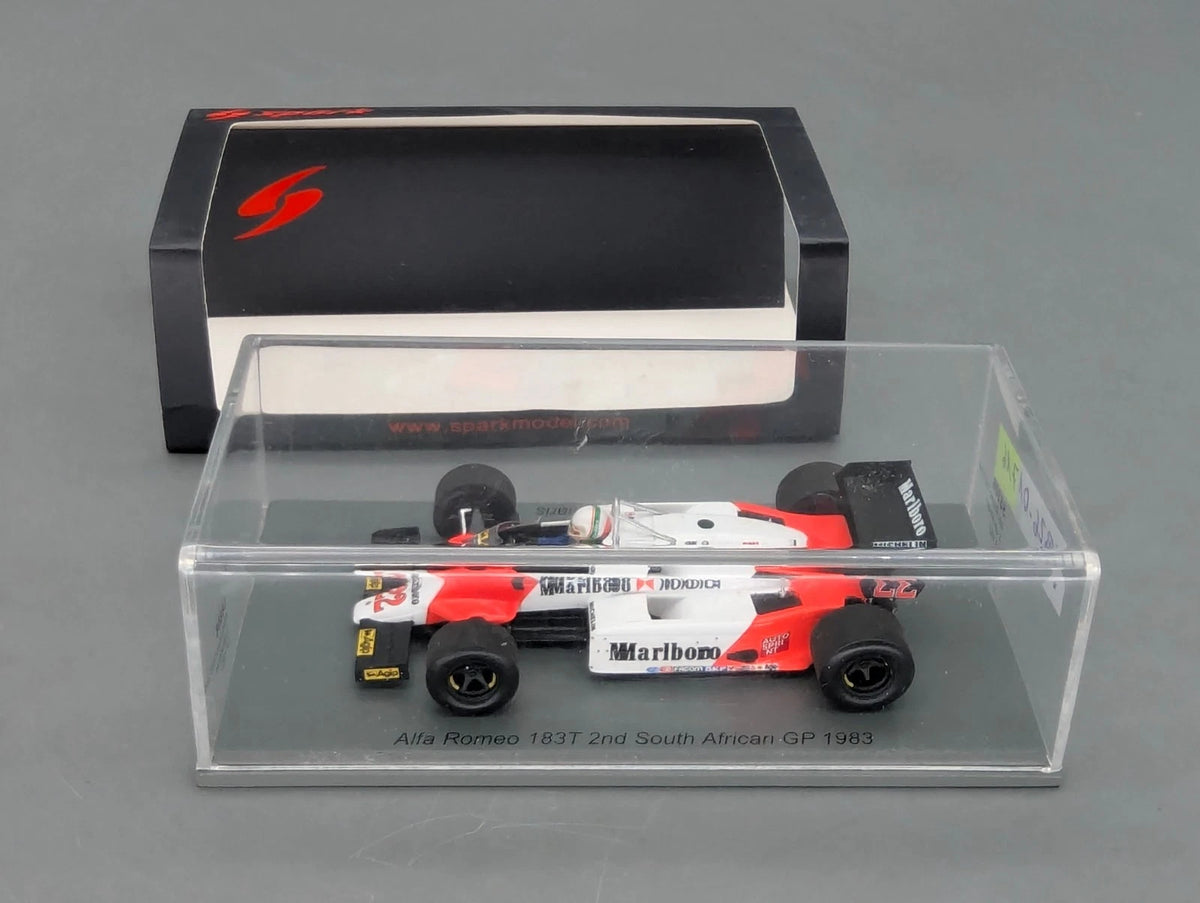 Modellautos 1:43 Spark S8806 Alfa Romeo 183T 2nd SA GP 1983 #22 de Cesaris OVP