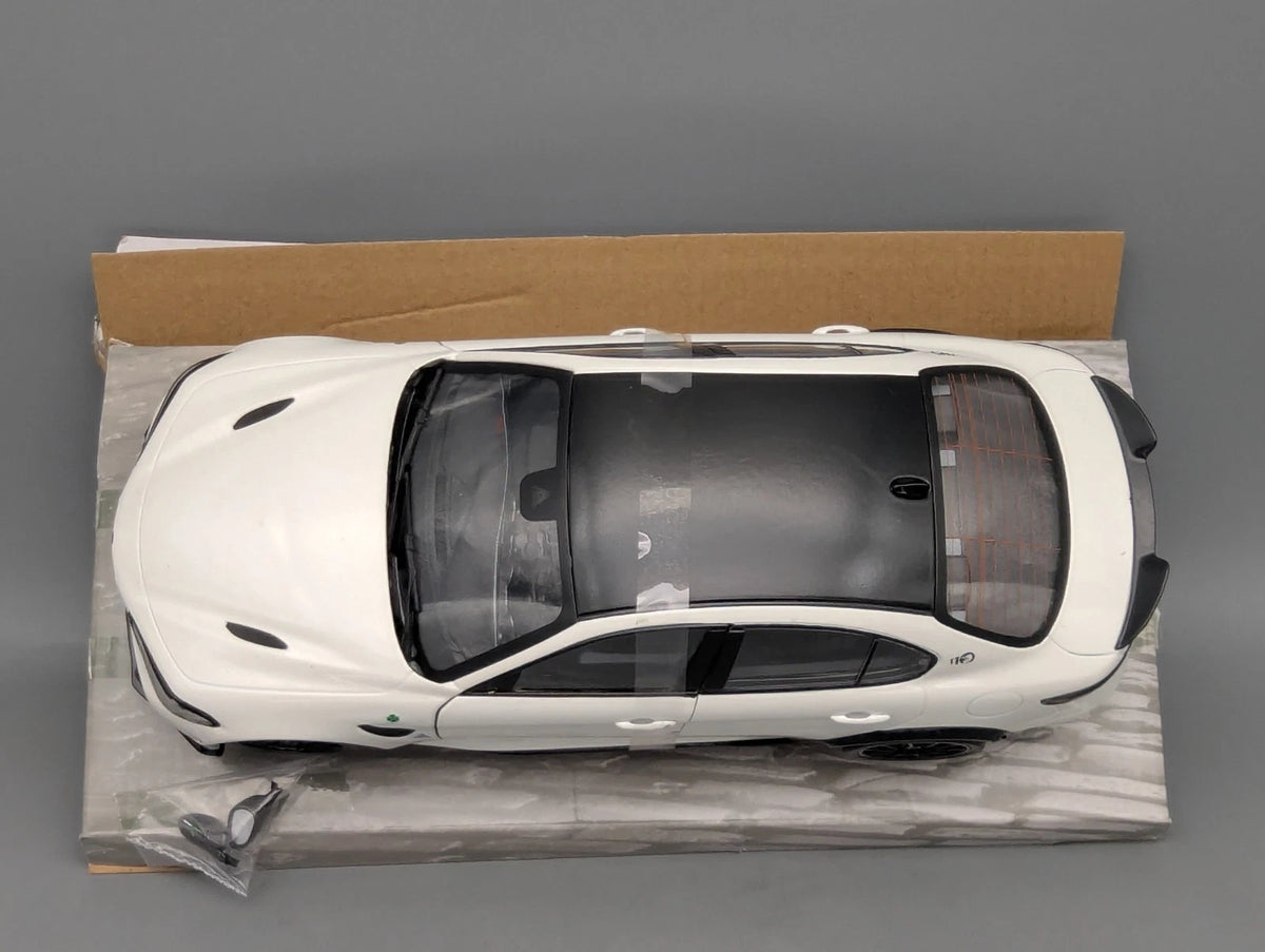 Modellautos 1:18 Solido Alfa Romeo Giulia GTA Blanco Trofeo 2022 OVP