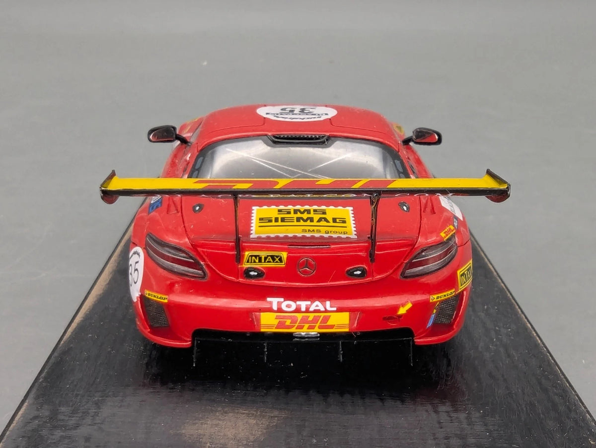 Modellautos 1:43 Spark Mercedes SLS AMG GT3 24h Spa 2011 "Rote Sau" #35 Vitrine