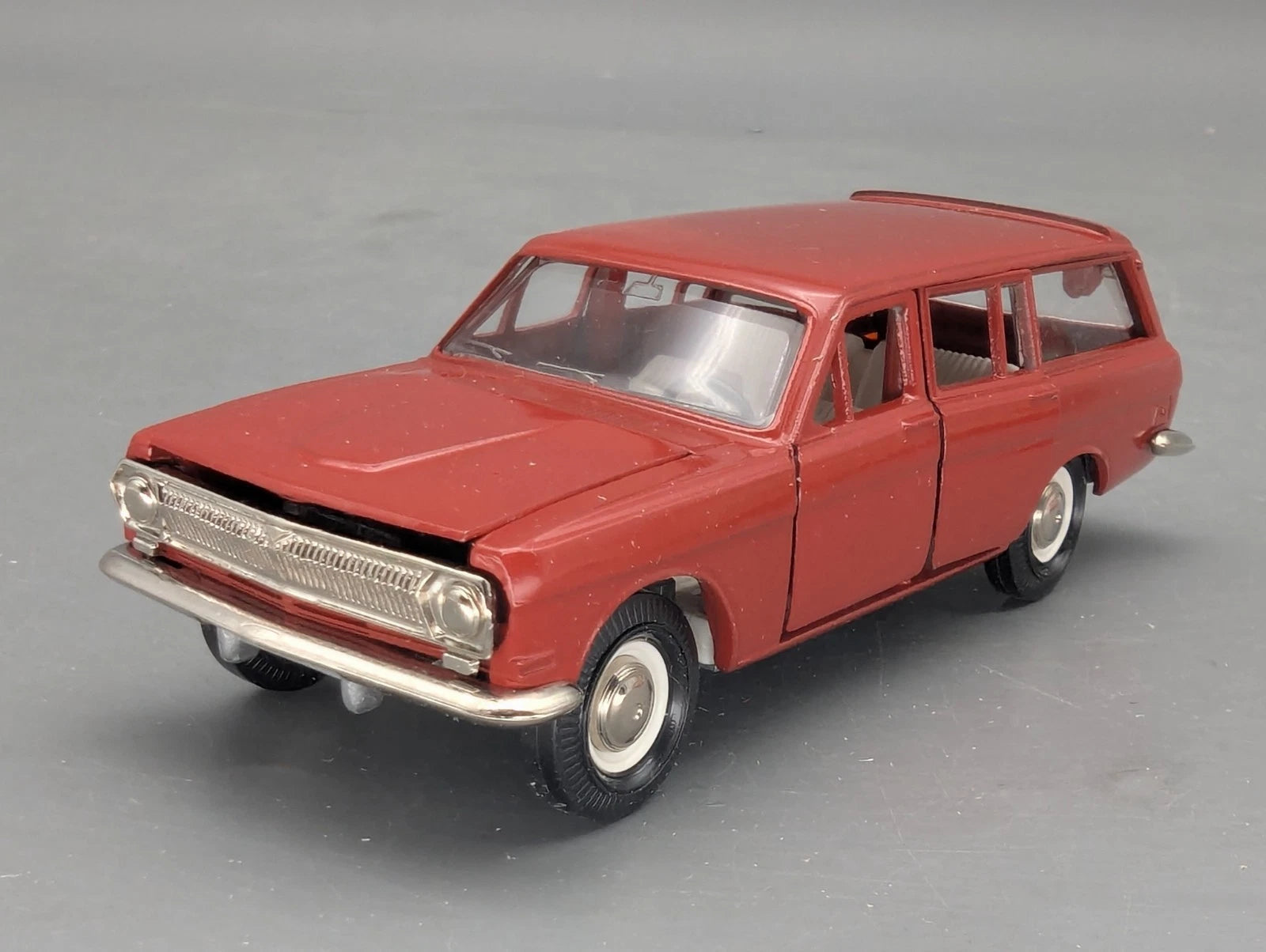 Modellautos 1:43 Agat / Tantal / Saratov GAZ-24-02 Wolga Kombi-Version mit OVP
