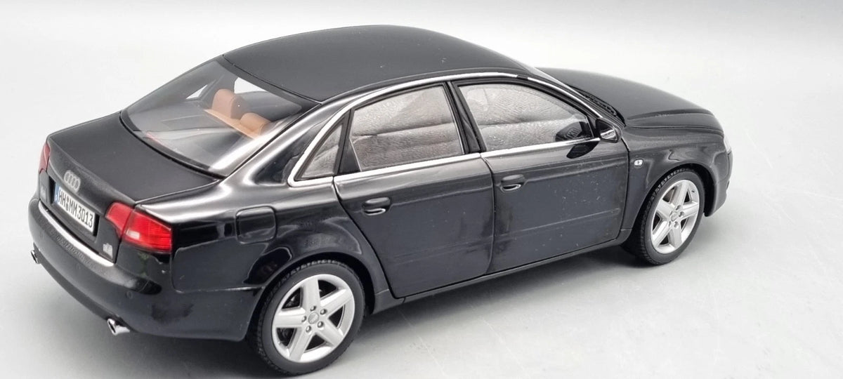 Modellautos 1:18 Minichamps Audi Collection Audi A4 schwarz OVP