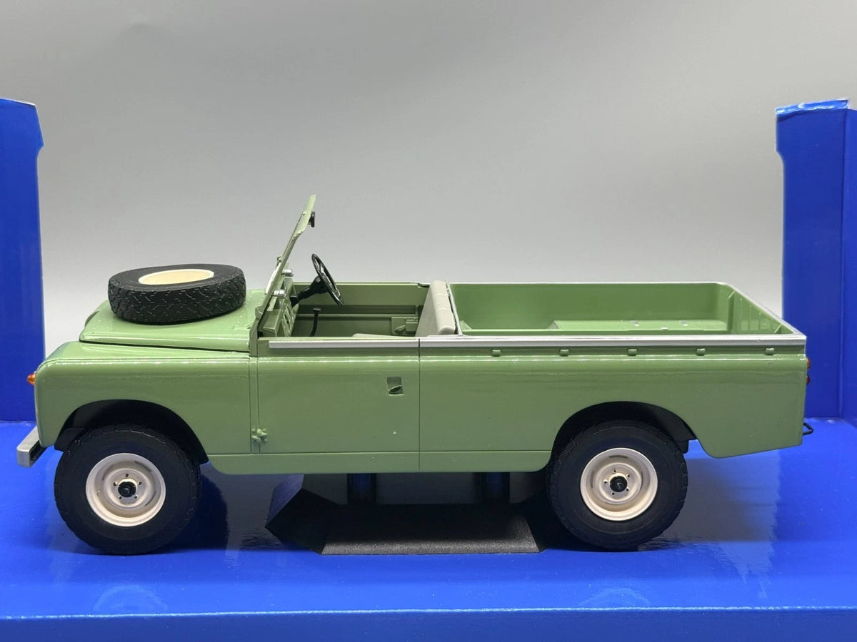 Modellautos 1:18 MCG Modelcar Group 18093 Land Rover 109 Pick up Series II OVP