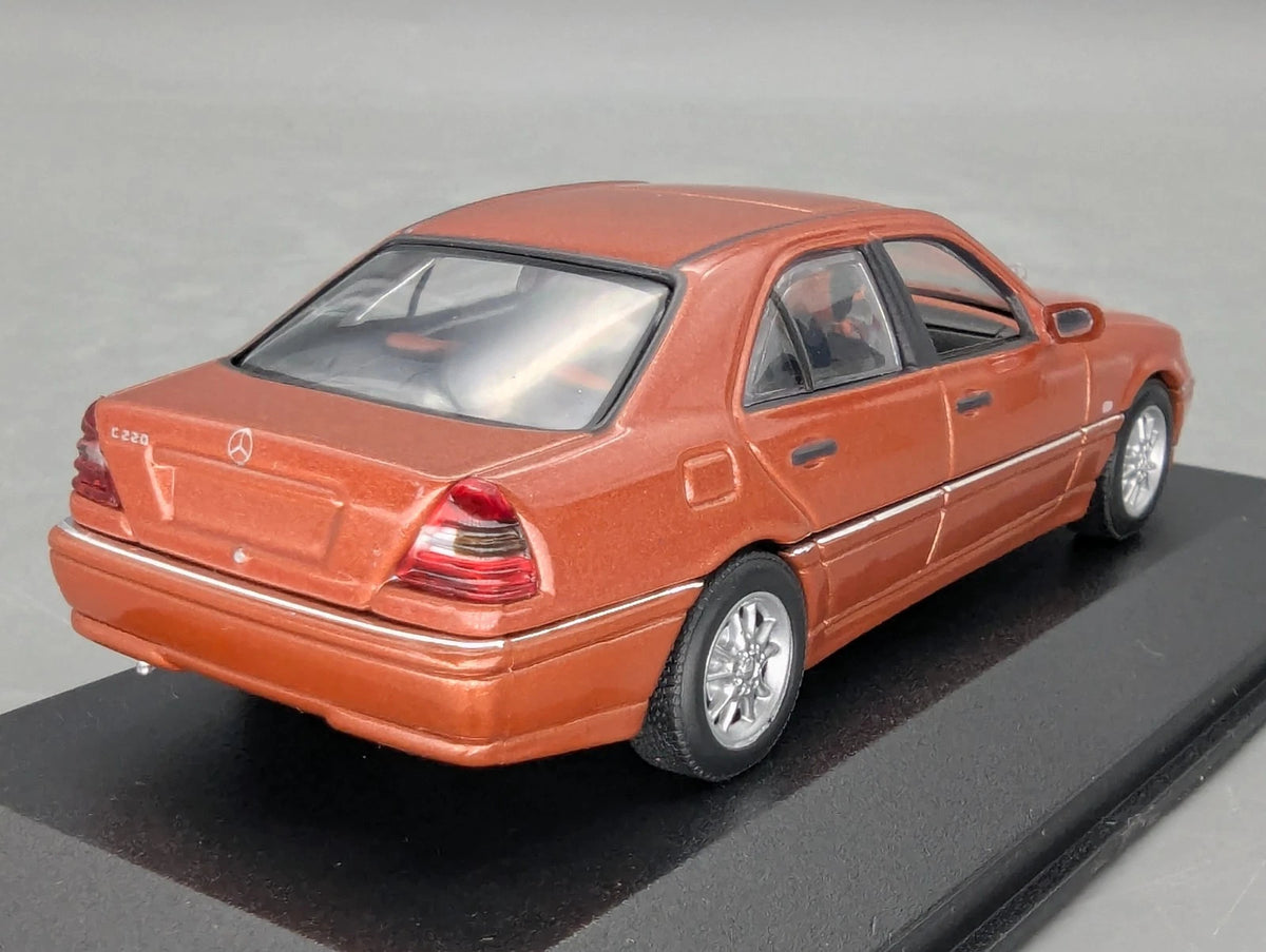 Modellautos 1:43 Minichamps Mercedes Benz C-Class 1997 Designo Orange mit OVP