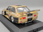 Modellautos 1:18 Minichamps BMW 320i Warsteiner DRM 1977 #4 J. Obermoser Vitrine
