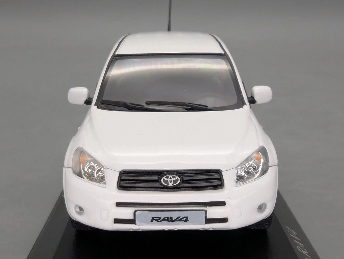 Modellautos 1:43 Minichamps Toyota RAV4 2006 White Schneeweiß mit OVP