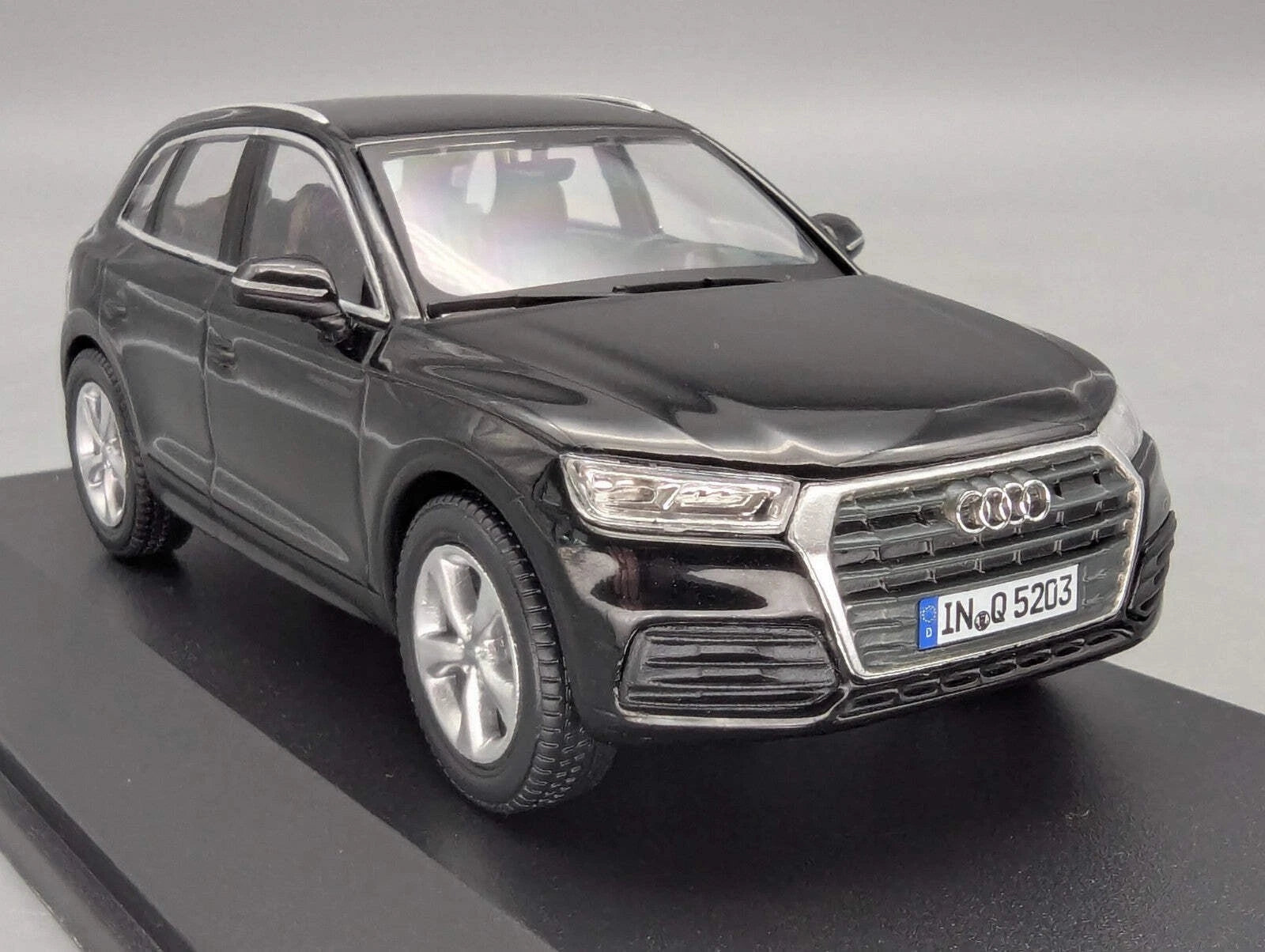 Modellautos 1:43 iScale Audi Q5 Mythosschwarz Schwarz Myth Black mit Dealer OVP