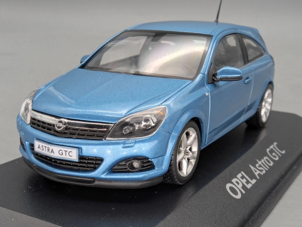 Modellautos 1:43 Minichamps Opel Astra GTC Blau Metallic mit Dealer OVP