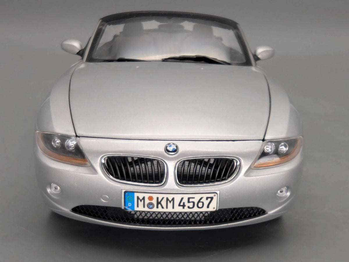 Modellautos 1:18 Kyosho BMW Z4 Cabriolet Silber