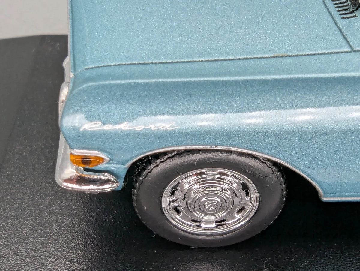 Modellautos 1:43 Minichamps Opel Rekord A Coupe hell Blau Metallic mit OVP