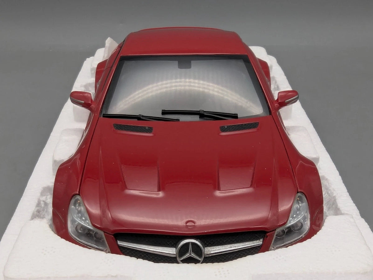 Modellautos 1:18 Minichamps Mercedes Benz SL65 AMG Black Series 2009 Rot OVP