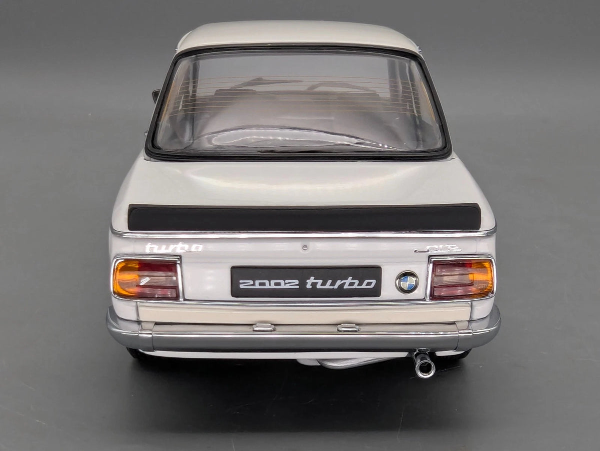 Modellautos 1:18 AUTOart Millenium 70501 BMW 2002 Turbo White mit OVP