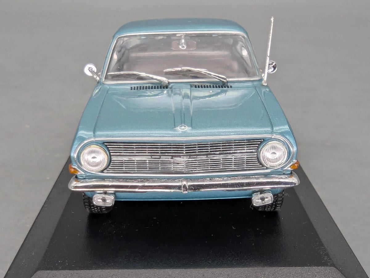 Modellautos 1:43 Minichamps Opel Rekord A Coupe hell Blau Metallic mit OVP