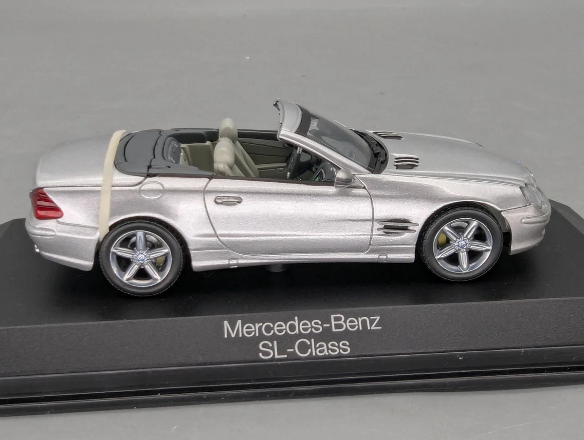Modellautos 1:43 Norev Mercedes Benz SL Klasse SL 500 Silber mit Dealer OVP