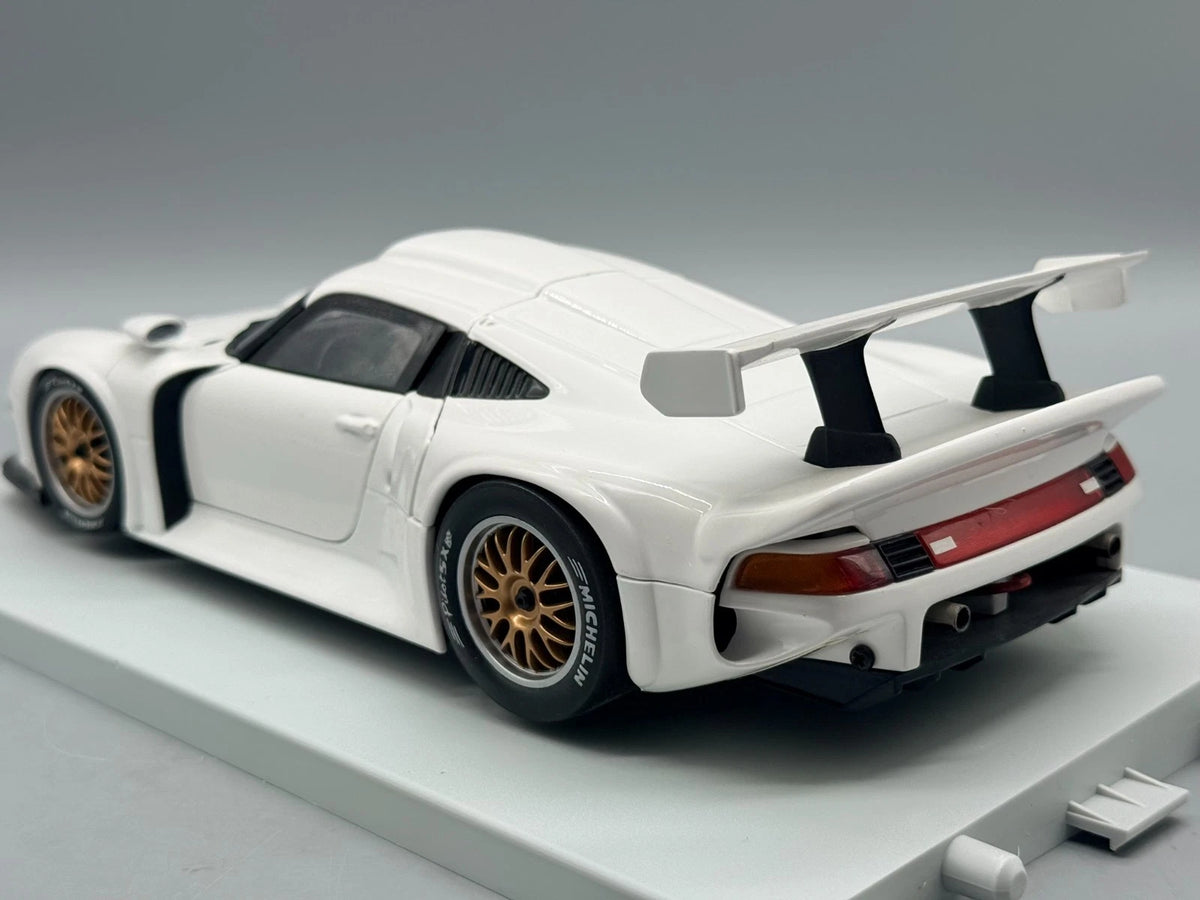 Modellautos 1:18 UT Models Porsche 911 GT1 Weiß mit OVP
