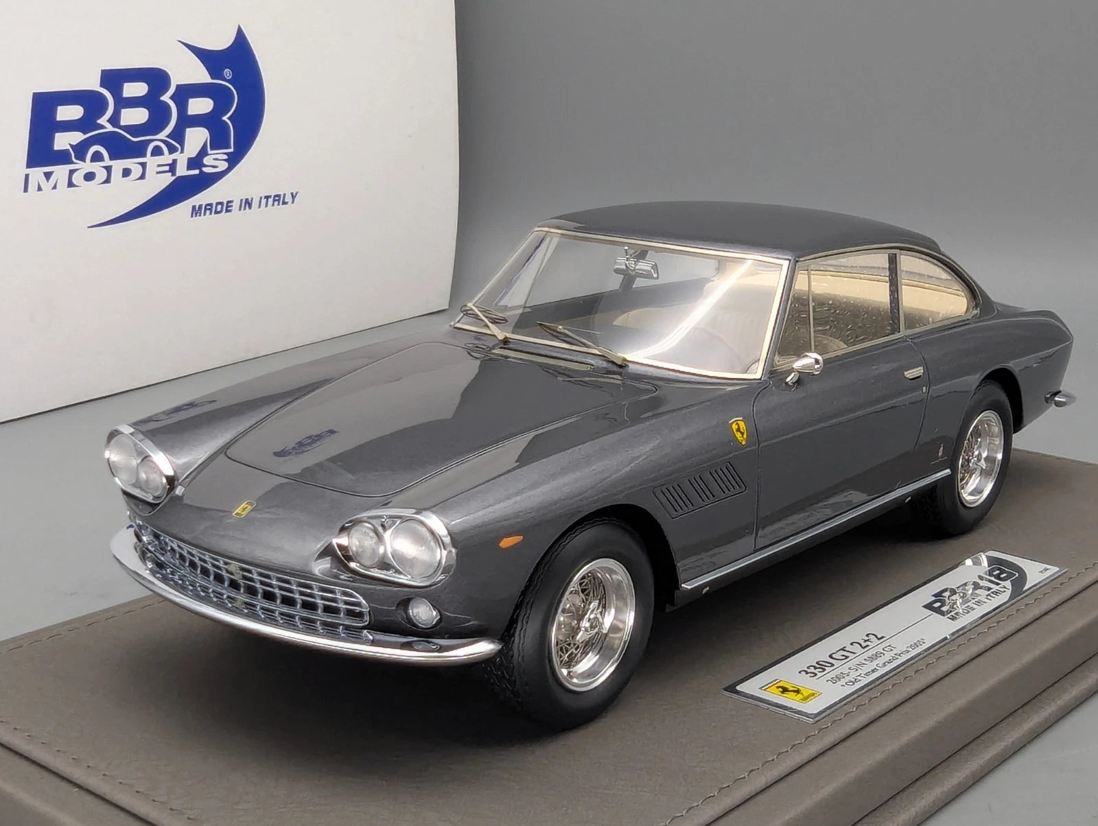Modellautos 1:18 BBR Ferrari 330 GT 2+2 Limitiert 1/48 Lederplatte Vitrine OVP