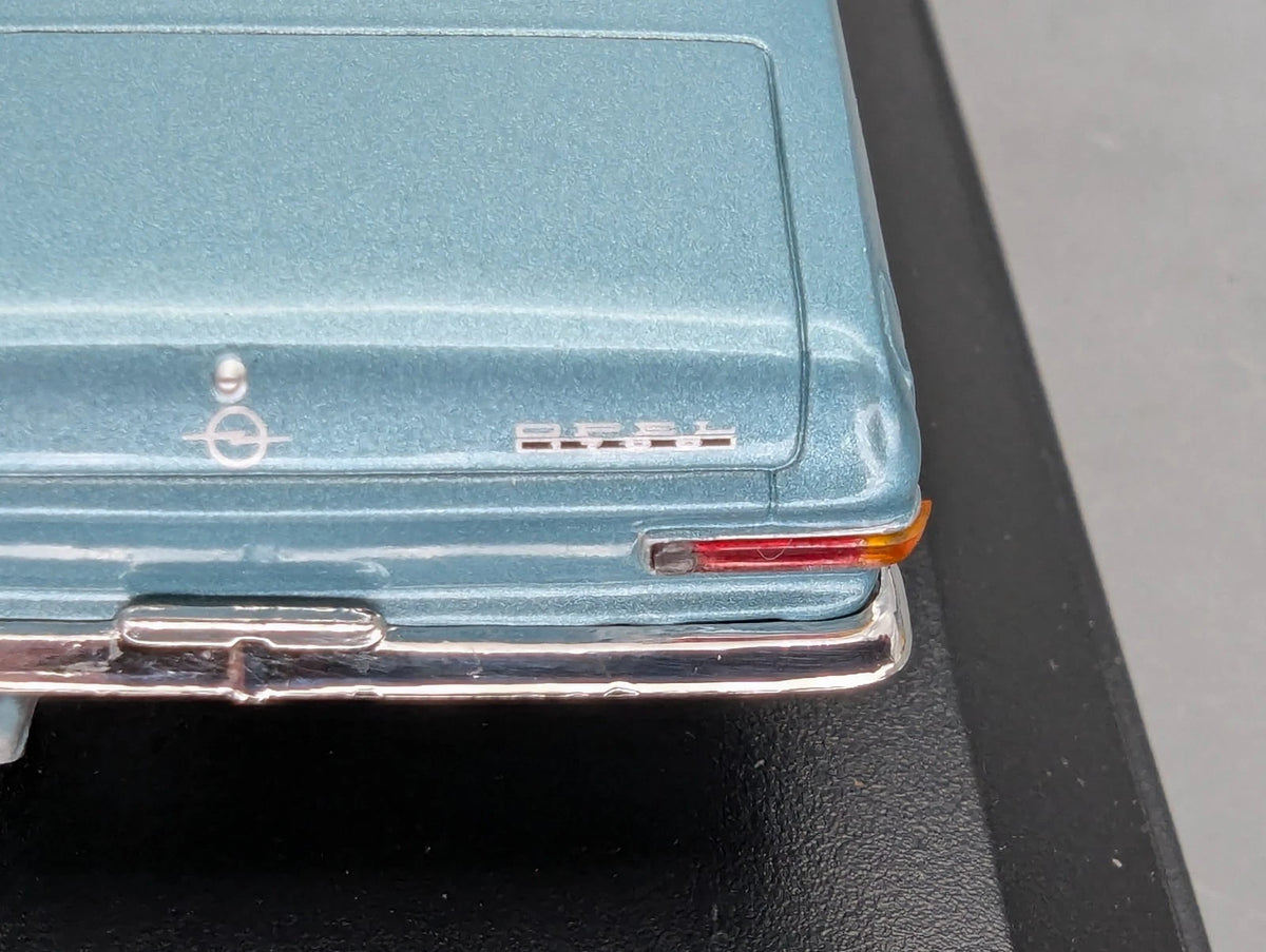 Modellautos 1:43 Minichamps Opel Rekord A Coupe hell Blau Metallic mit OVP