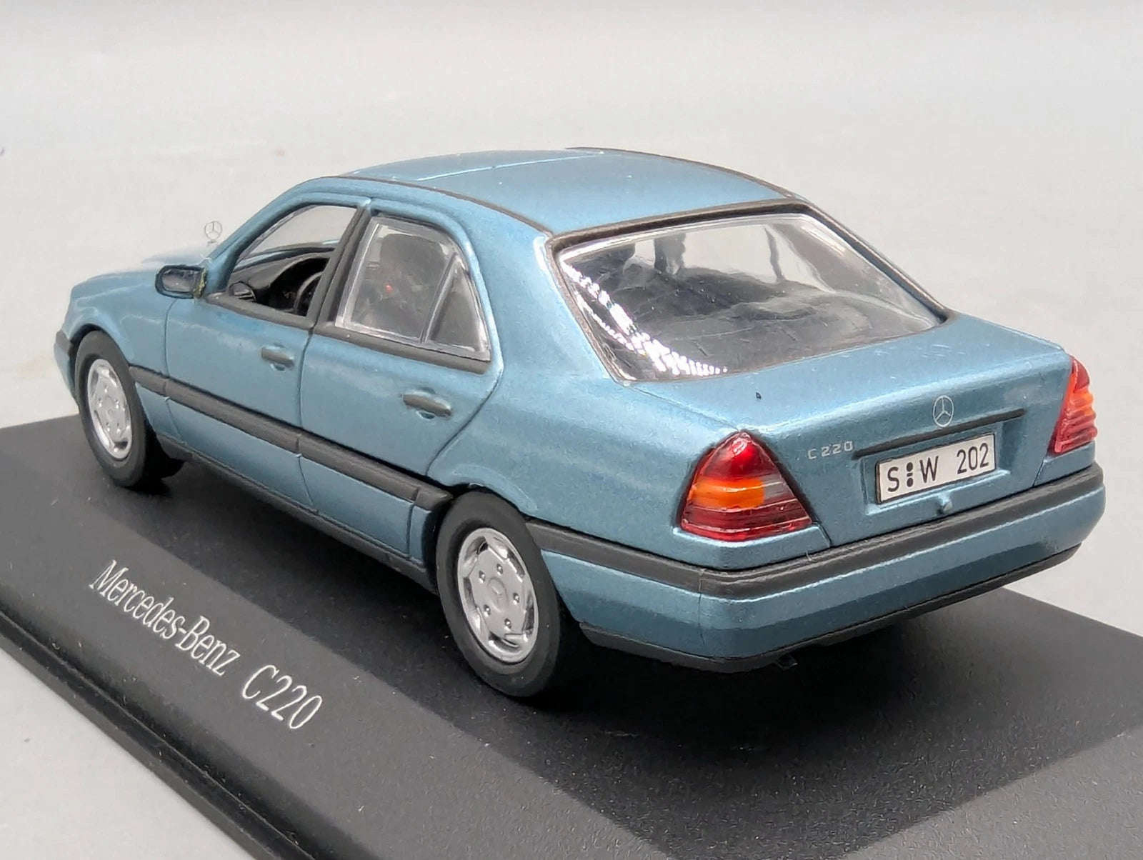 Modellautos 1:43 Minichamps Mercedes Benz C 220 Petrol Metallic mit Dealer OVP