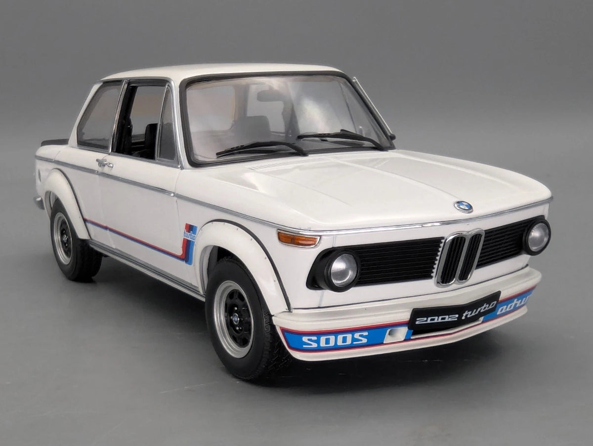Modellautos 1:18 AUTOart Millenium 70501 BMW 2002 Turbo White mit OVP