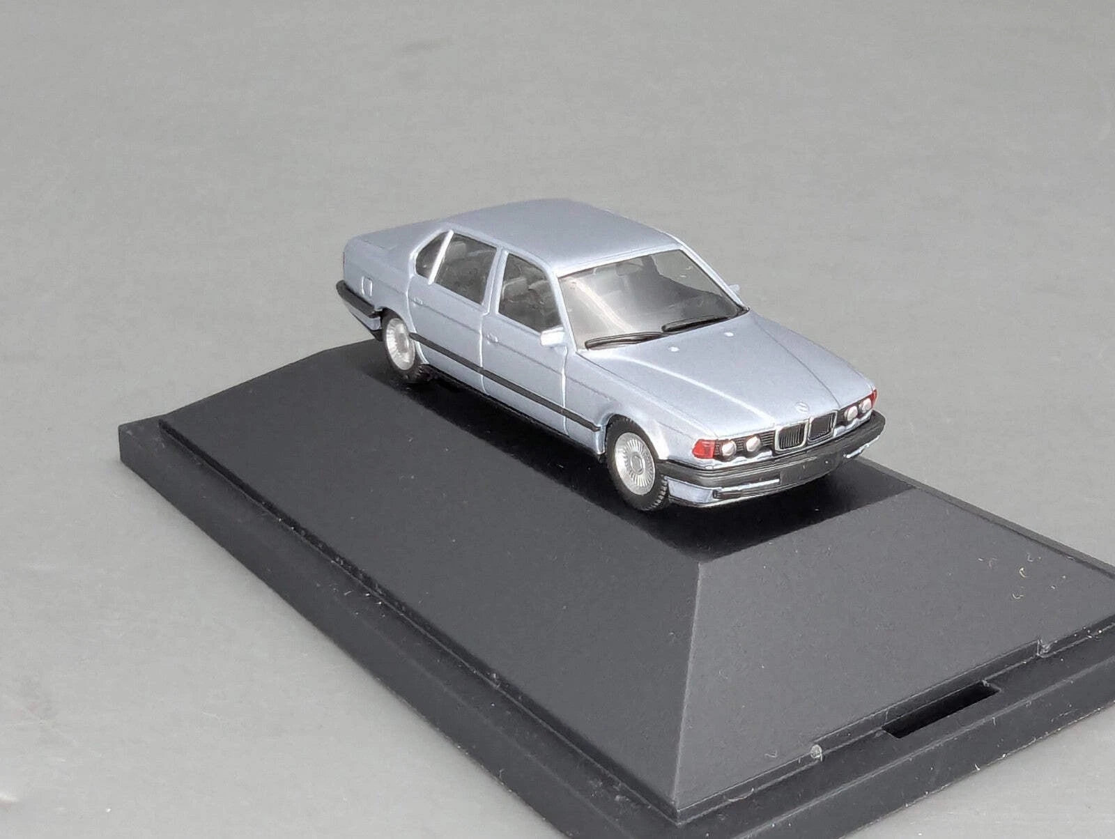 Modellautos 1:87 Herpa BMW 750 iL und 850 i 2-tlg Set plus 6 Postkarten OVP