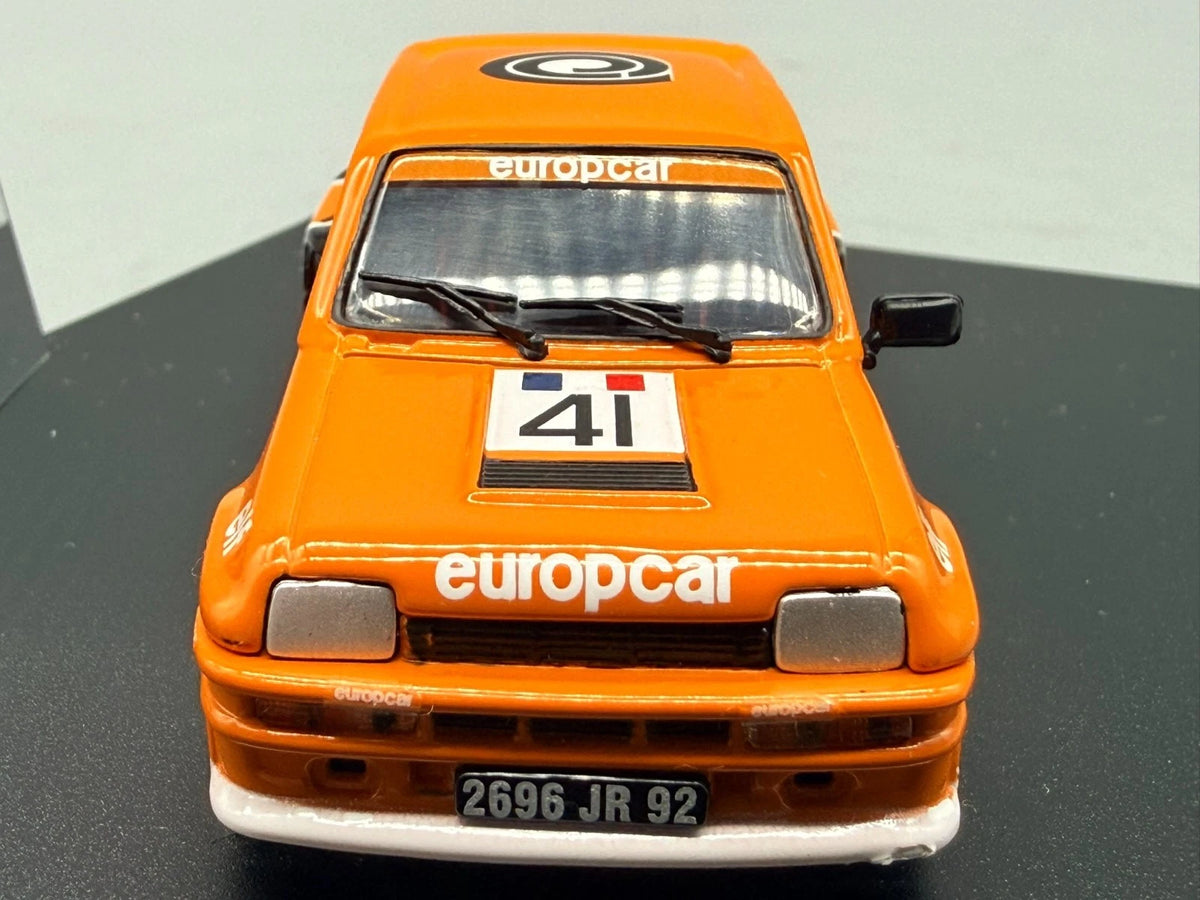 Modellautos 1:43 Universal Hobbies Renault 5 Turbo Coupe Europe 81 #41 + Vitrine