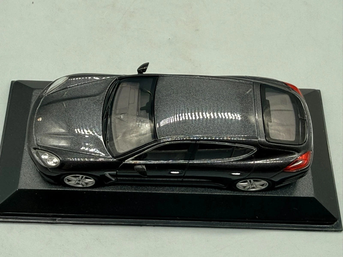 Modellautos 1:43 Minichamps Porsche Panamera mit OVP