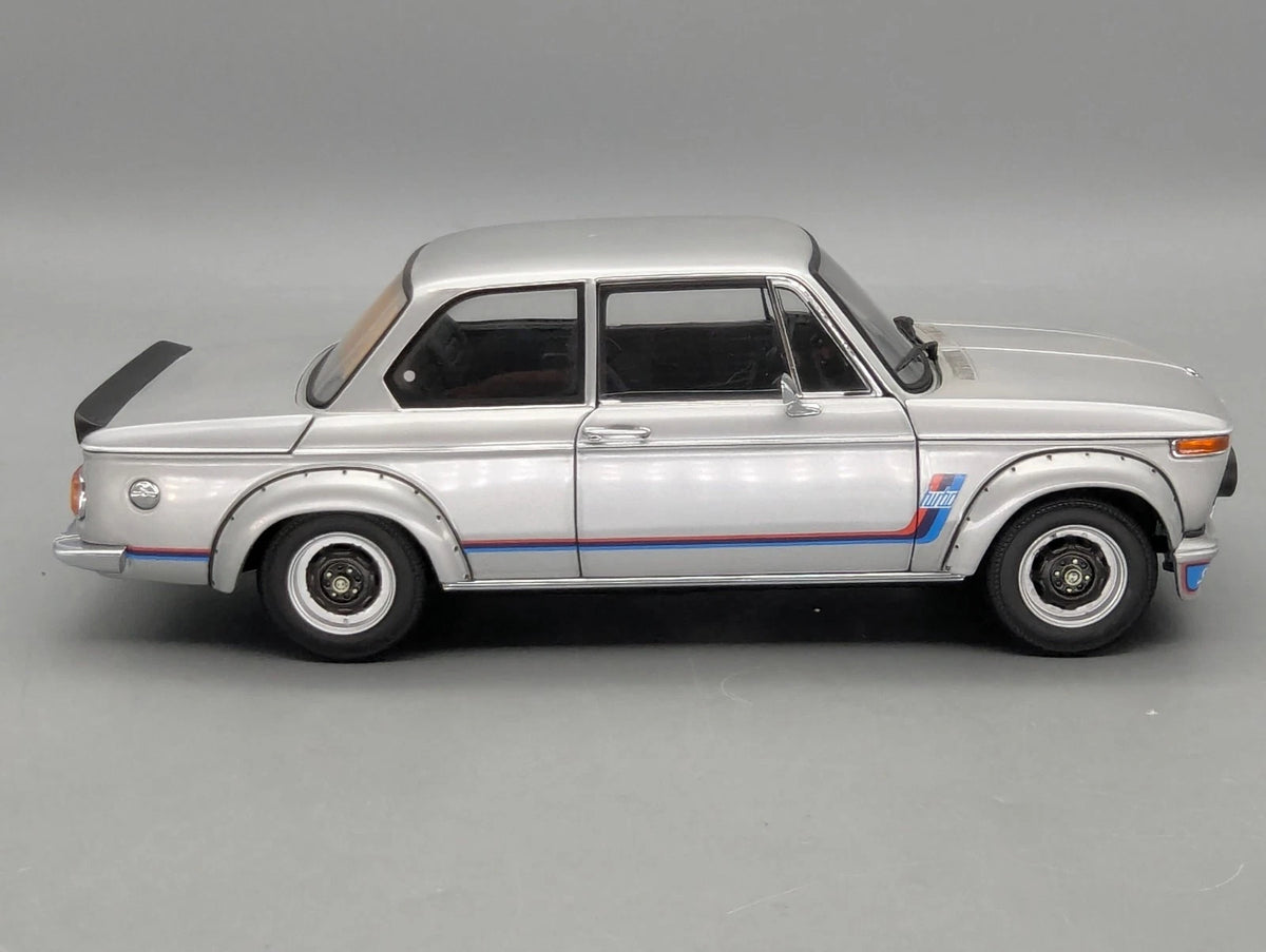 Modellautos 1:18 Kyosho BMW 2002 Turbo Silber mit OVP