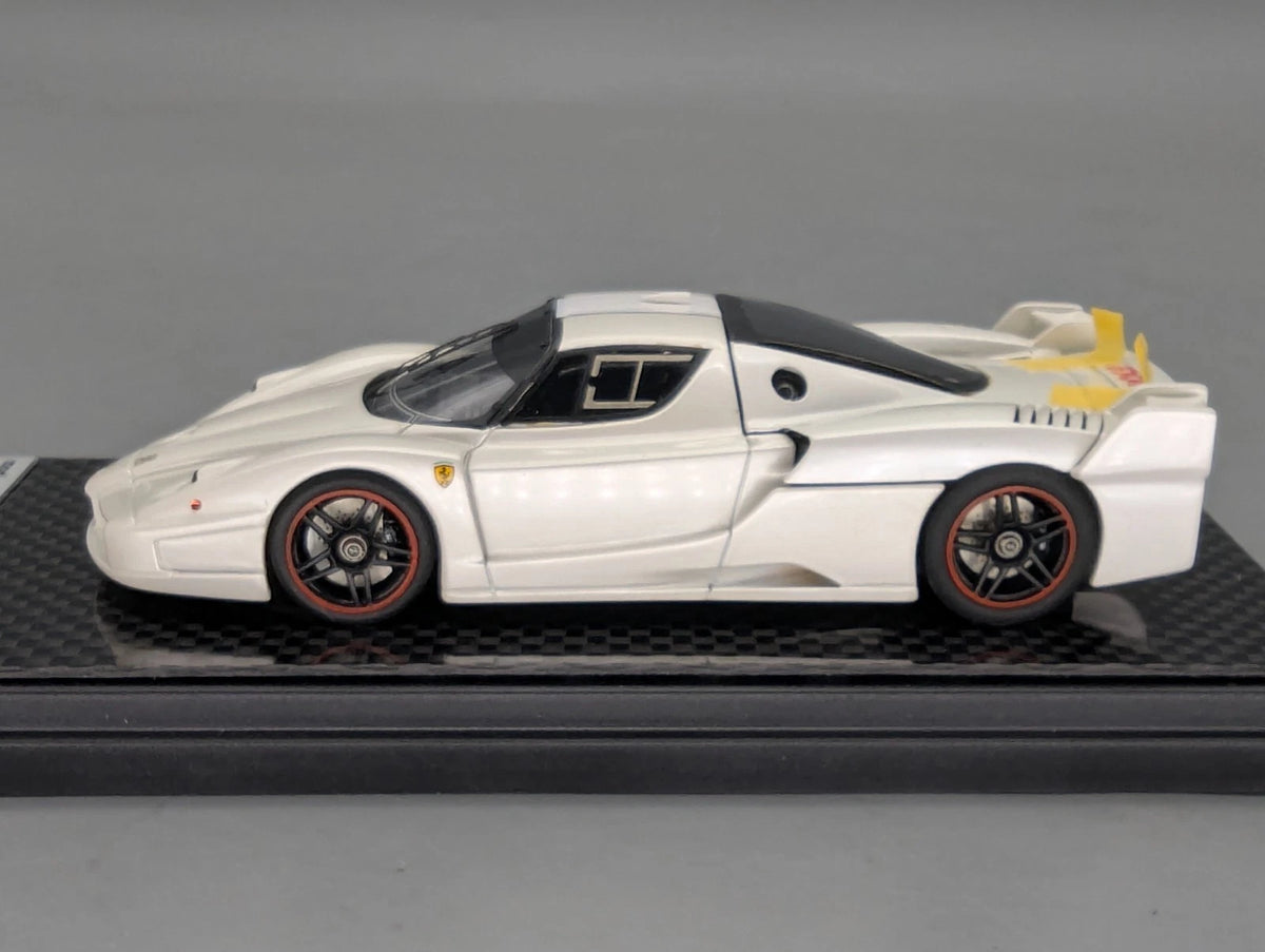 Modellautos 1:43 MR Ferrari FXX mit Open Engine Funktion mit OVP