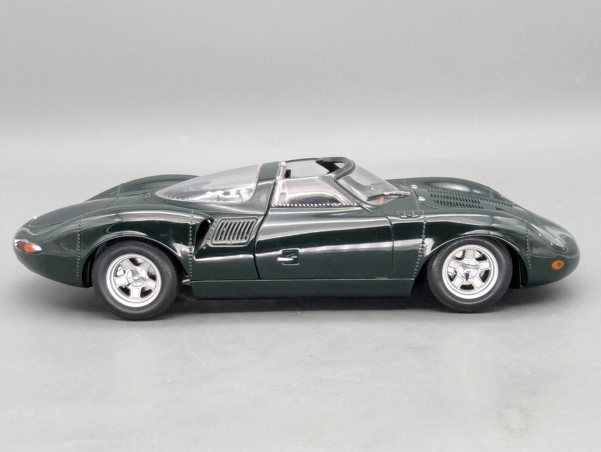 Modellautos 1:18 AUTOart 73541 Jaguar XJ13 Grün mit OVP