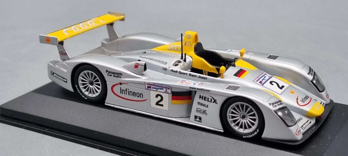 Modellautos 1:43 Minichamps Audi R8 24h Le Mans 2001 #2 1/2400 Vitrine
