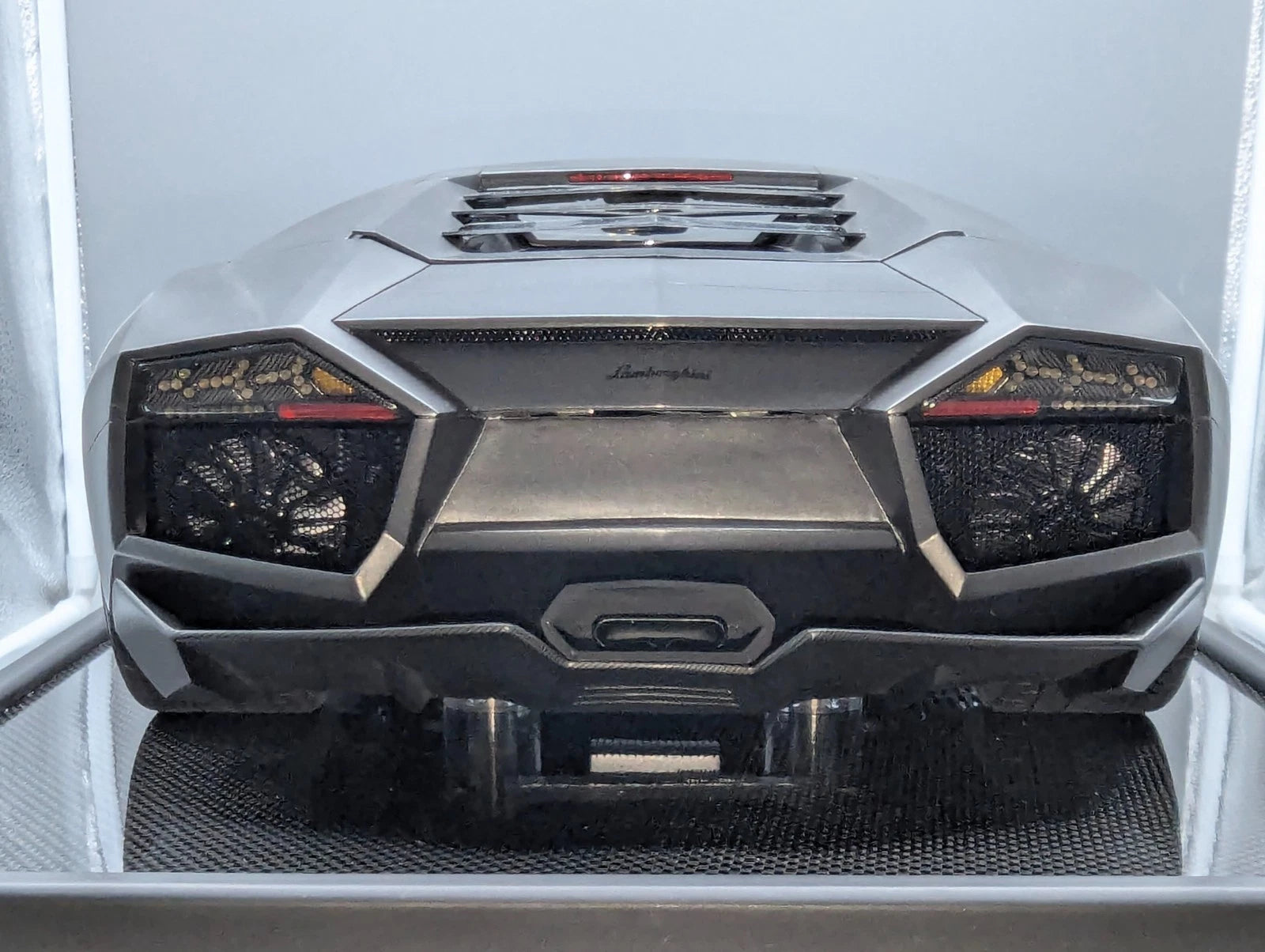 Modellautos 1:8 Amalgam Lamborghini Reventon 2007 Ltd 07/199 mit Vitrine und OVP