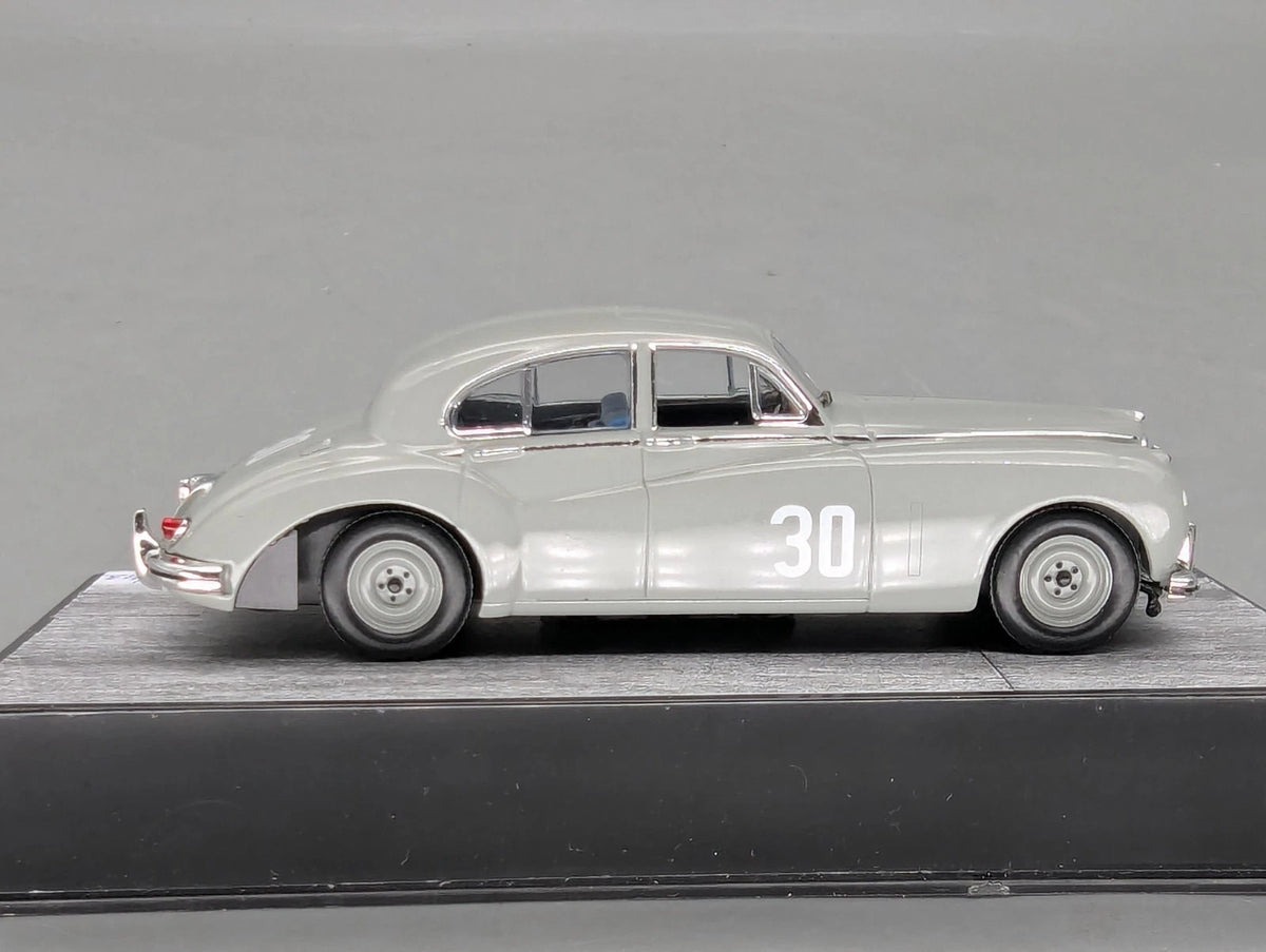 Modellautos 1:43 IXO Jaguar MK VII WINNER Silverstone 1952 #30 St. Moss OVP