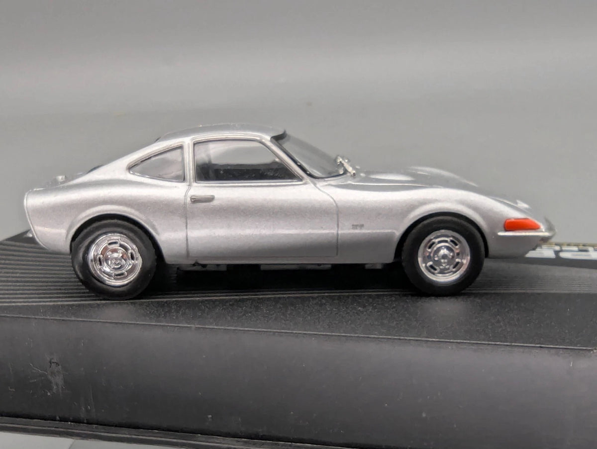 Modellautos 1:43 Ixo für Eaglemoss Opel Collection GT Erhard Schnell Vitrine