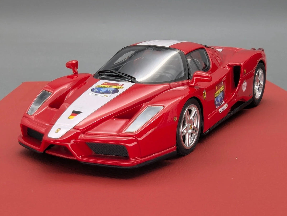Modellautos 1:43 BBR Ferrari Enzo Paris 2013 Ltd 03/03 mit Vitrine und OVP
