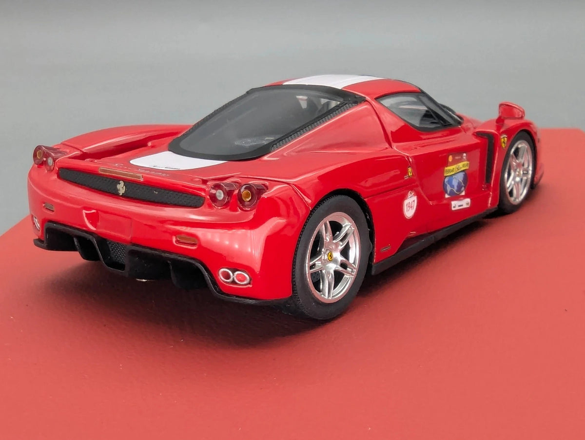 Modellautos 1:43 BBR Ferrari Enzo Paris 2013 Ltd 03/03 mit Vitrine und OVP