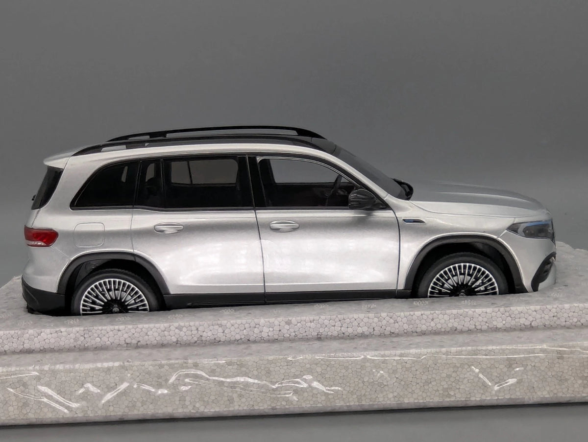 Modellautos 1:18 NZG Mercedes Benz EQB Iridiumsilber mit Dealer OVP