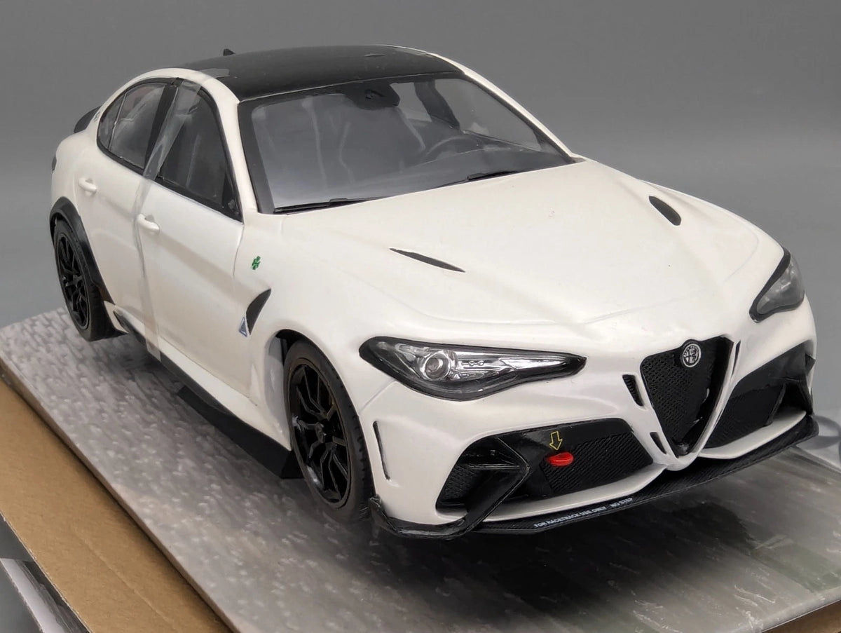 Modellautos 1:18 Solido Alfa Romeo Giulia GTA Blanco Trofeo 2022 OVP