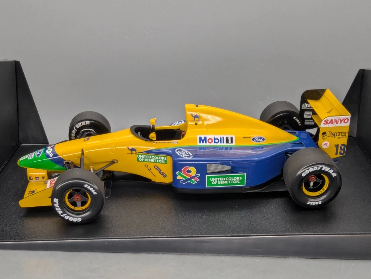 Modellautos 1:18 Minichamps Benetton Ford B191B Early 1992 #19 M. Schumacher OVP