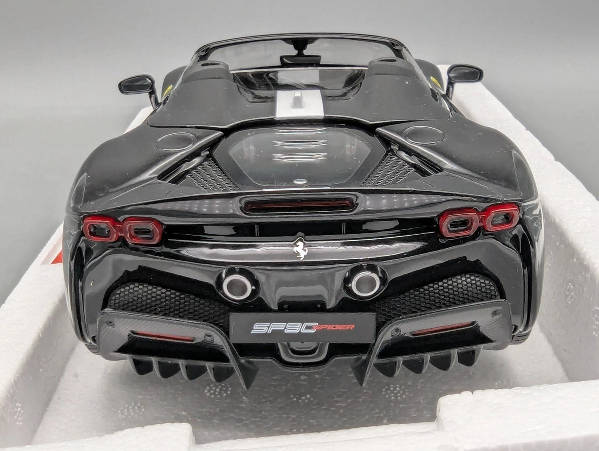 Modellautos 1:18 Bburago Ferrari SF90 Spider Assetto Fiorano Schwarz mit OVP