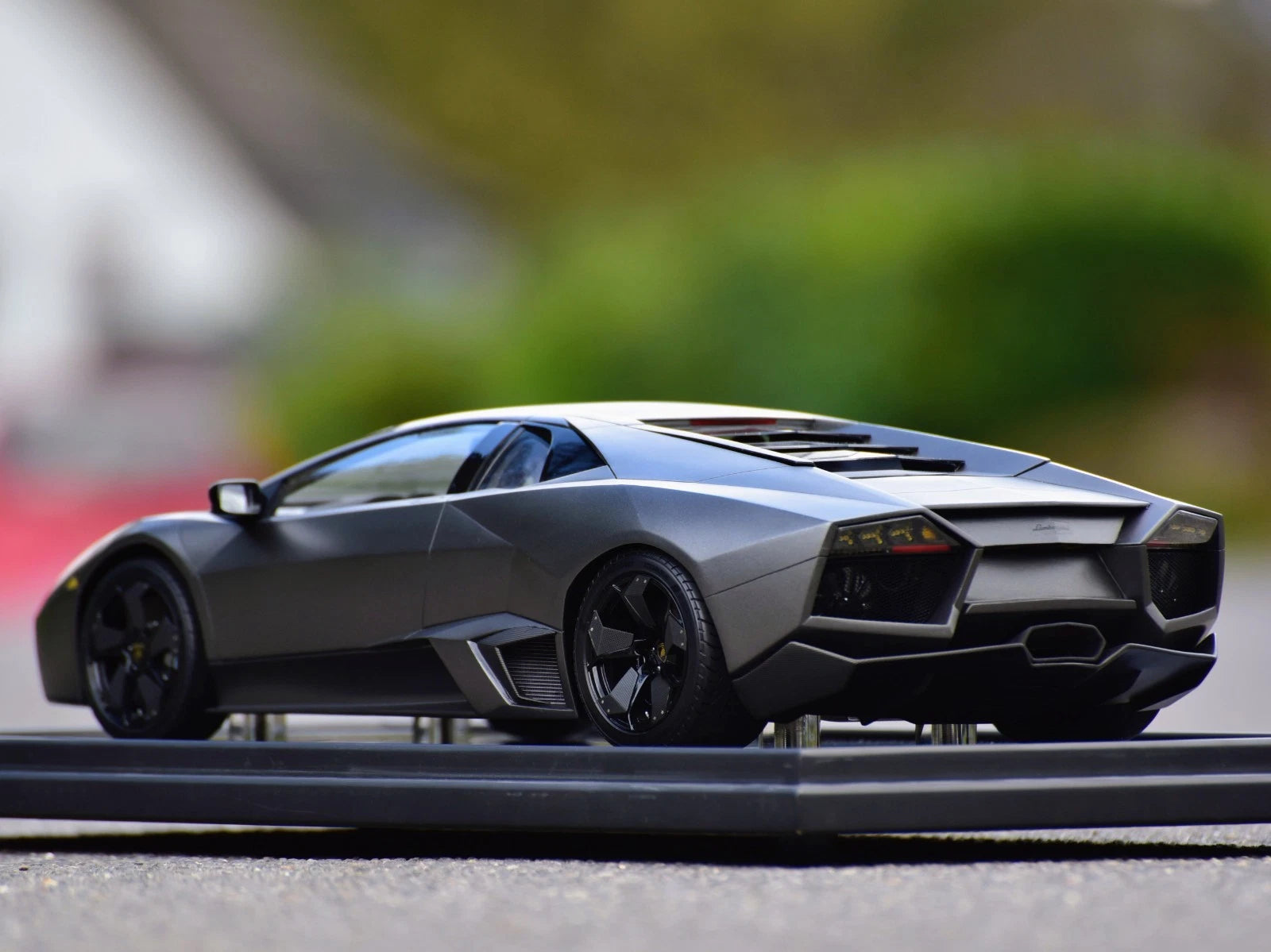 Modellautos 1:8 Amalgam Lamborghini Reventon 2007 Ltd 07/199 mit Vitrine und OVP