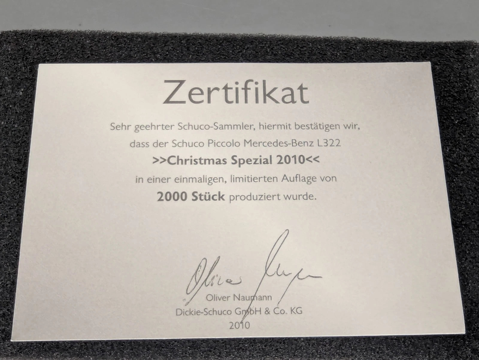 Modellautos 1:90 Schuco Piccolo Christmas Special Weihnachten 2010 MB LKW in OVP