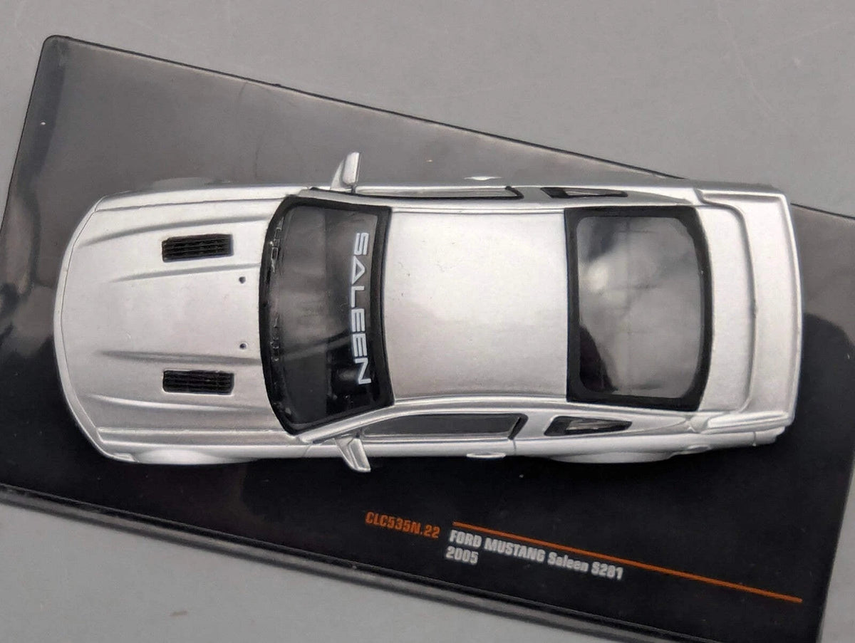Modellautos 1:43 Ixo Ford Mustang Saleen S281 2005 mit Vitrine