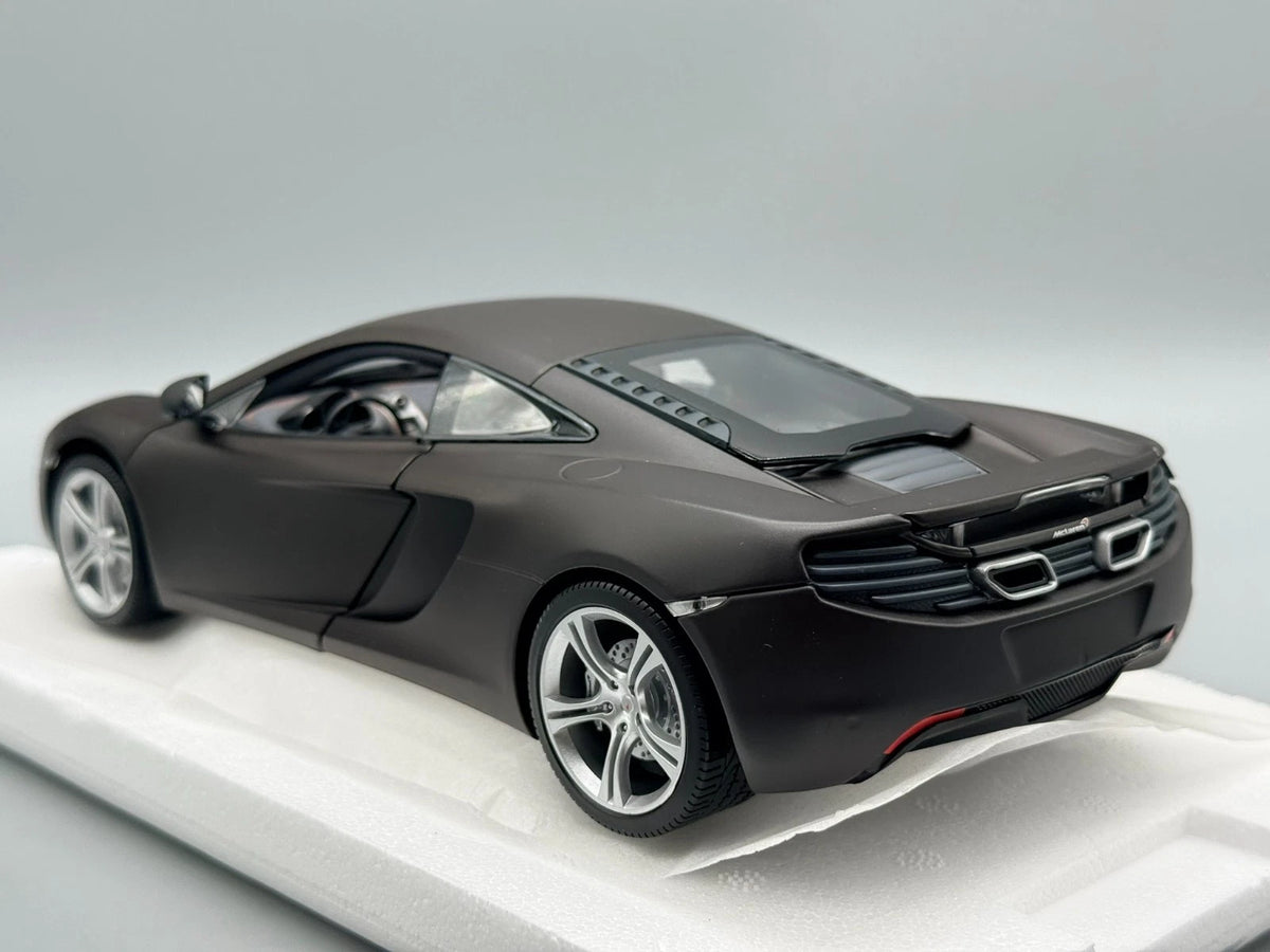 Modellautos 1:18 Minichamps McLaren MP4-12C mit OVP