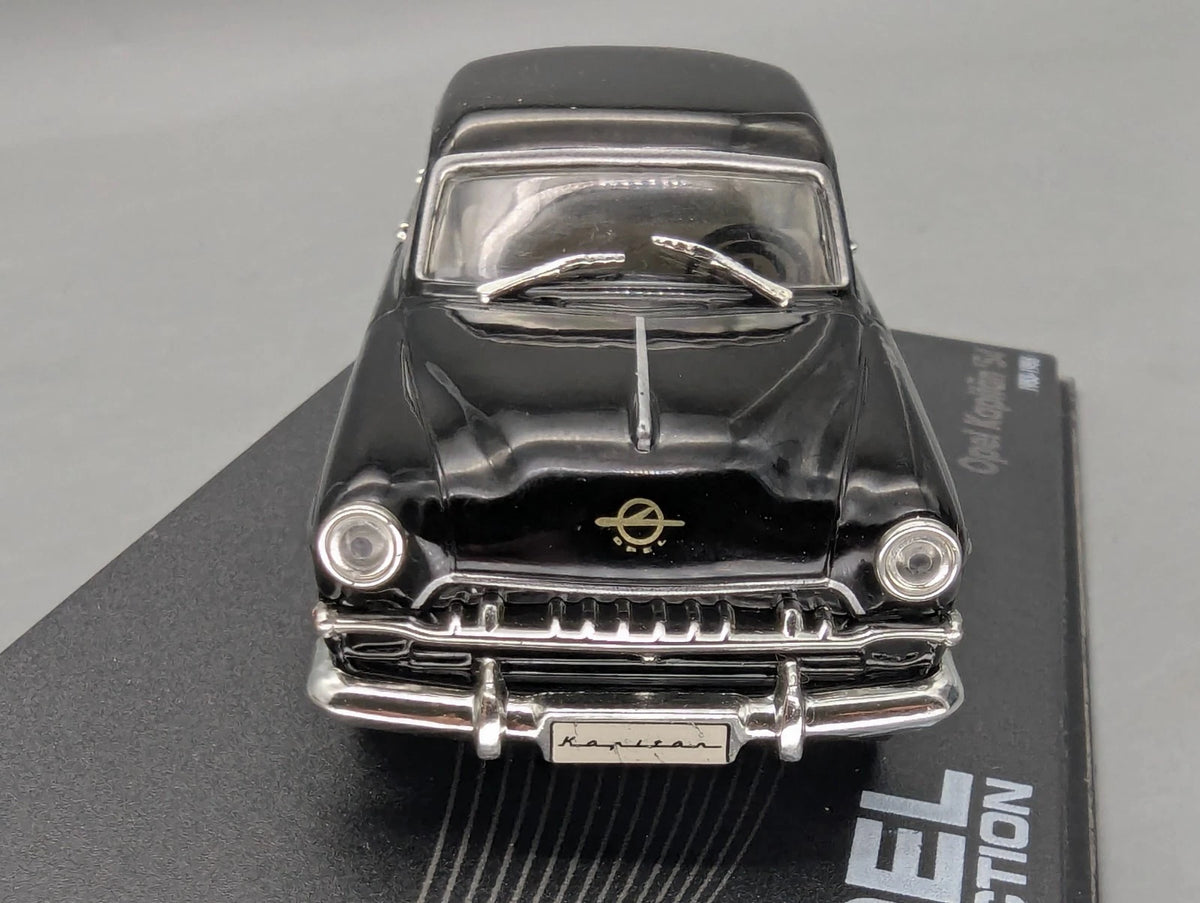 Modellautos 1:43 Ixo für Eaglemoss Opel Collection Kapitän '54 mit Vitrine