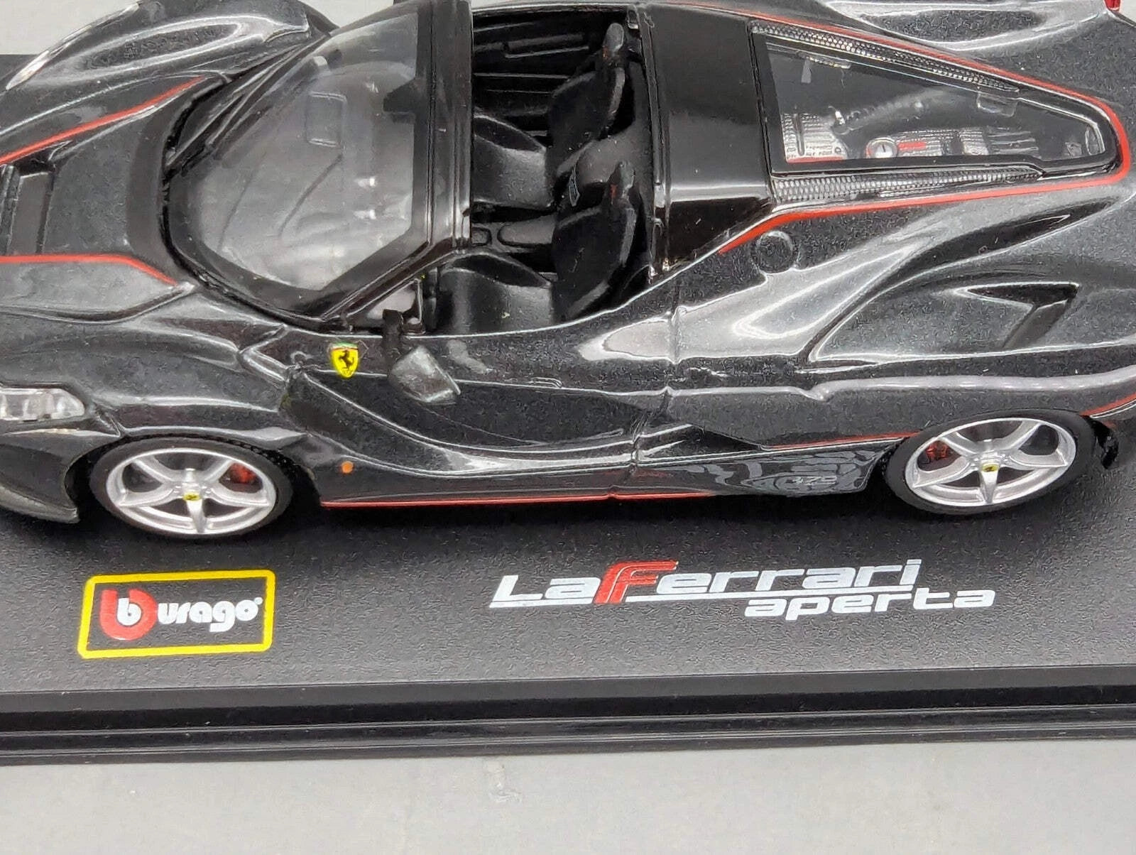 Modellautos 1:43 Bburago Ferrari LaFerrari Aperta Schwarz mit OVP